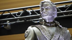 0728MJ_StatueUnveil01_t653