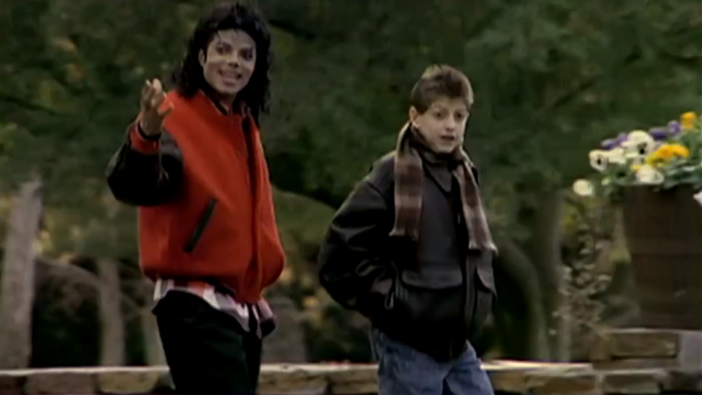 MJ-michael-jackson-31717376-1016-702