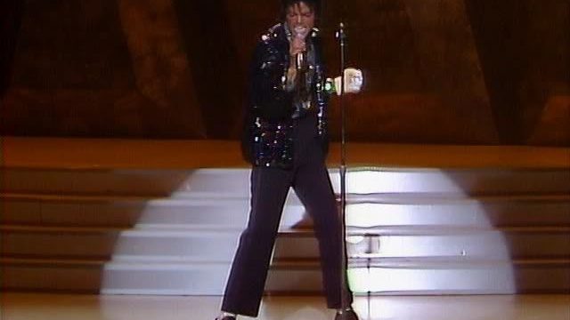 MichaelJackson-BillieJeanLiveAtM-4