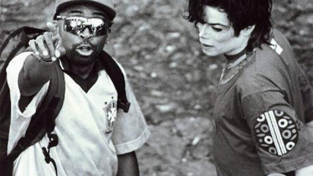 bad-25-michael-jackson-con-il-regista-spike-lee-sul-set-del-video-they-don-t-care-about-us-in-una-sc-248864