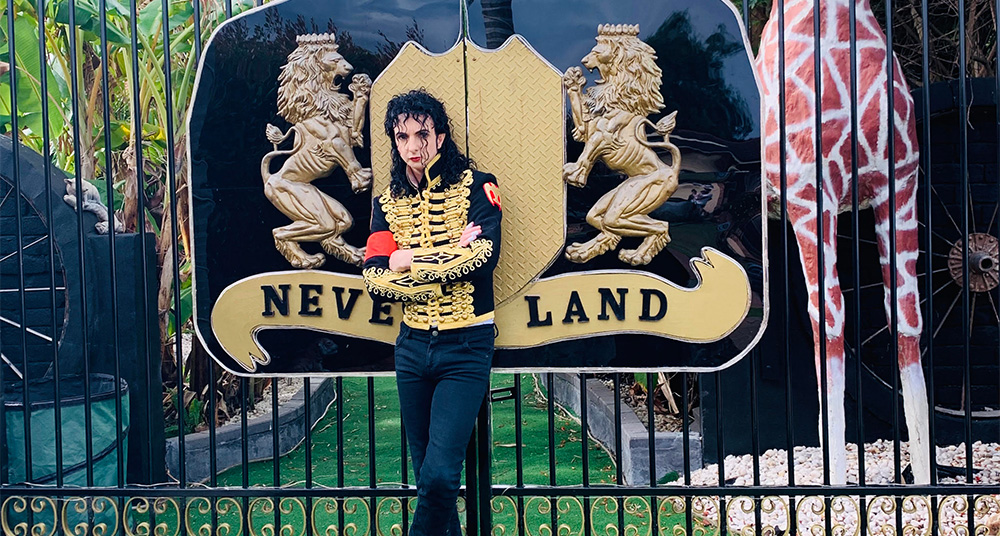 Australian Fan Creates His Own Neverland