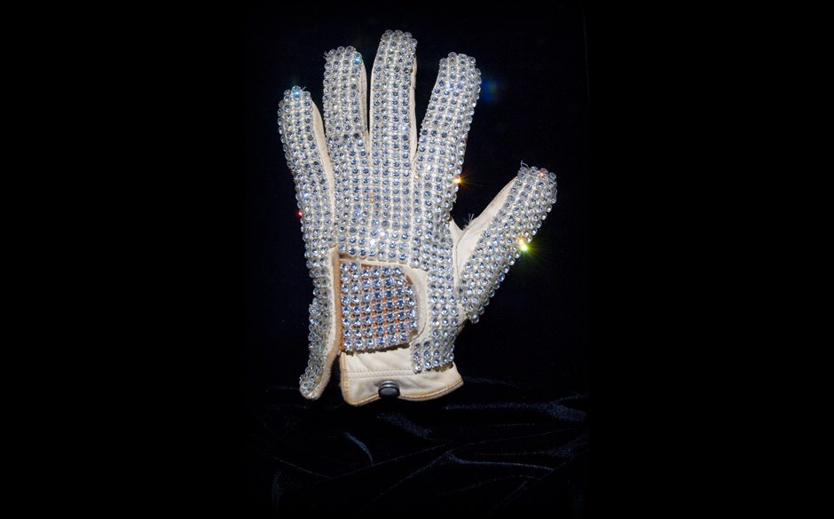 Michael Jackson's white glove to be auctioned for $20,000